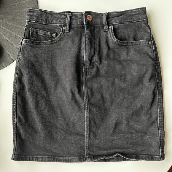 H&M Dresses & Skirts - NWOT H&M Black Denim Skirt